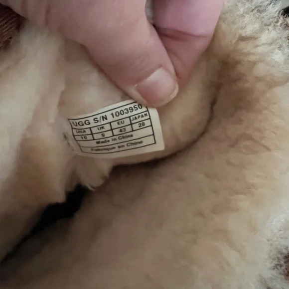 UGG Men's Classic Short Boots with Red Sole - Picture 11 of 11